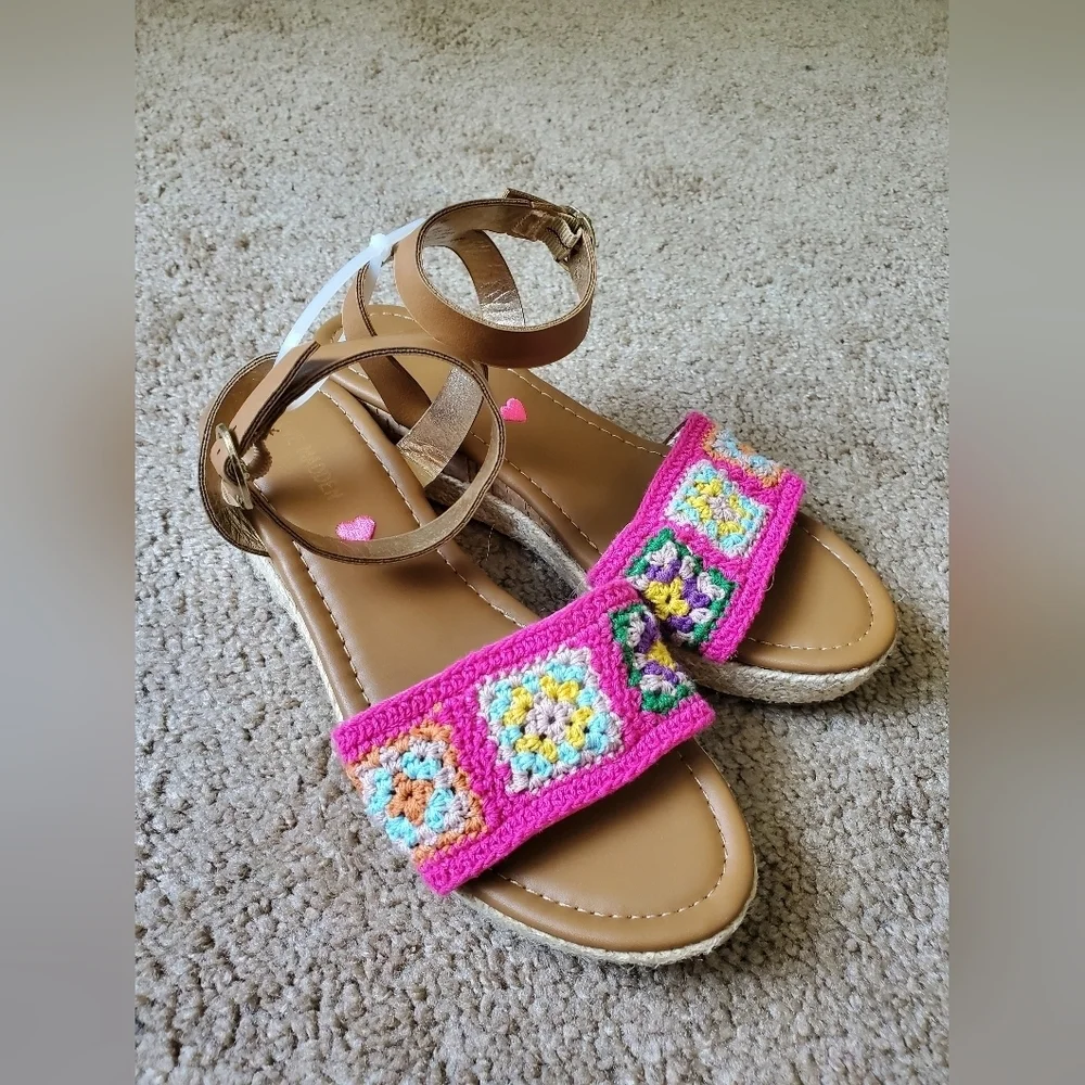 Steve Madden Pink shoes for girls Size 4